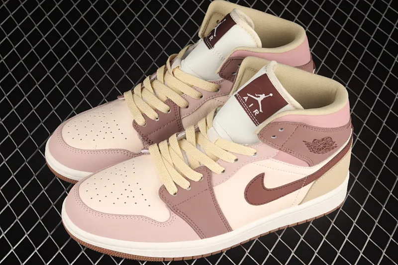 All categories Air Jordan Jordan series basketball shoes Air Jordan 1 Mid Different versions Air Jordan 1 Mid AJ1 Joe 1 smoke gray purple red red bean Chinese basketball shoes DO7440-821